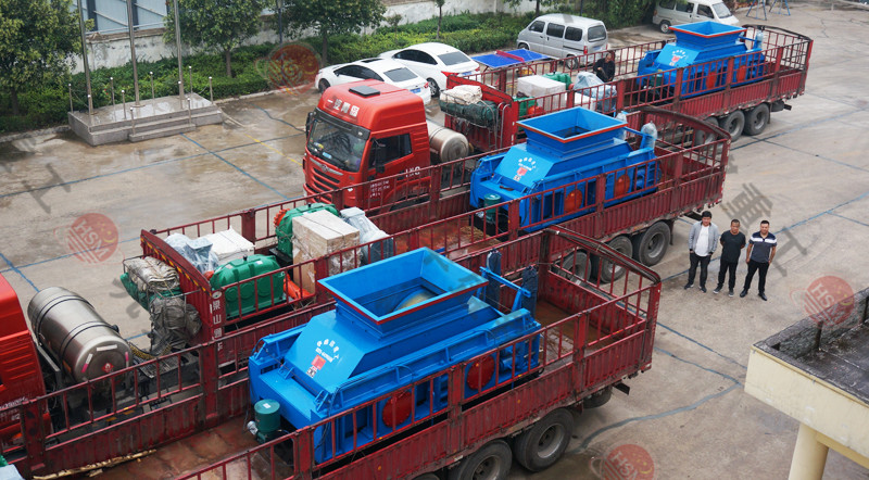 全自動(dòng)液壓對(duì)輥制砂機(jī)